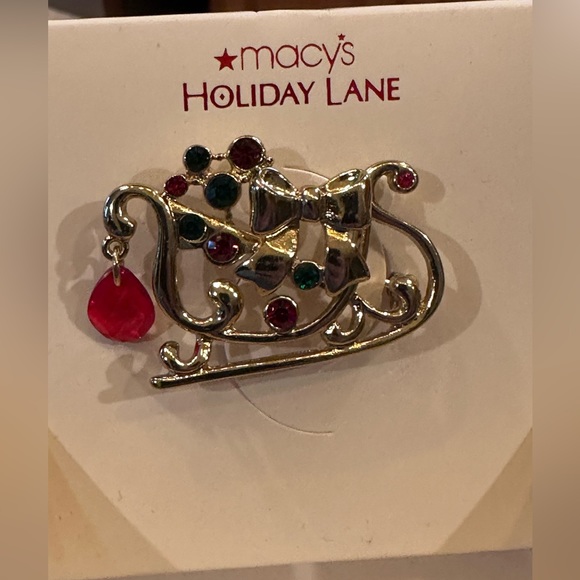 Macy’s Holiday Lane Sleigh brooch Metal And Enamel ~ New In Box - Picture 10 of 16